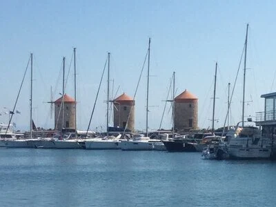 Port de Rhodes, voyage en famille en Grèce - pack itinérant